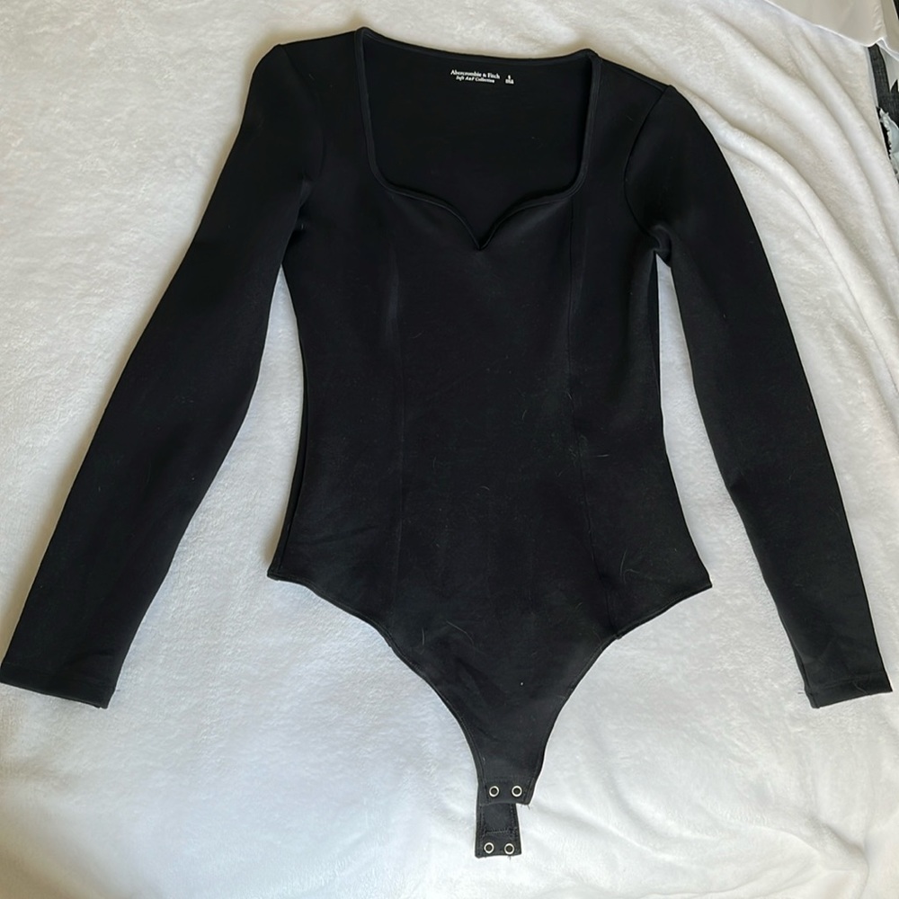 Abercrombie & Fitch Sweetheart Long Sleeve Bodysuit